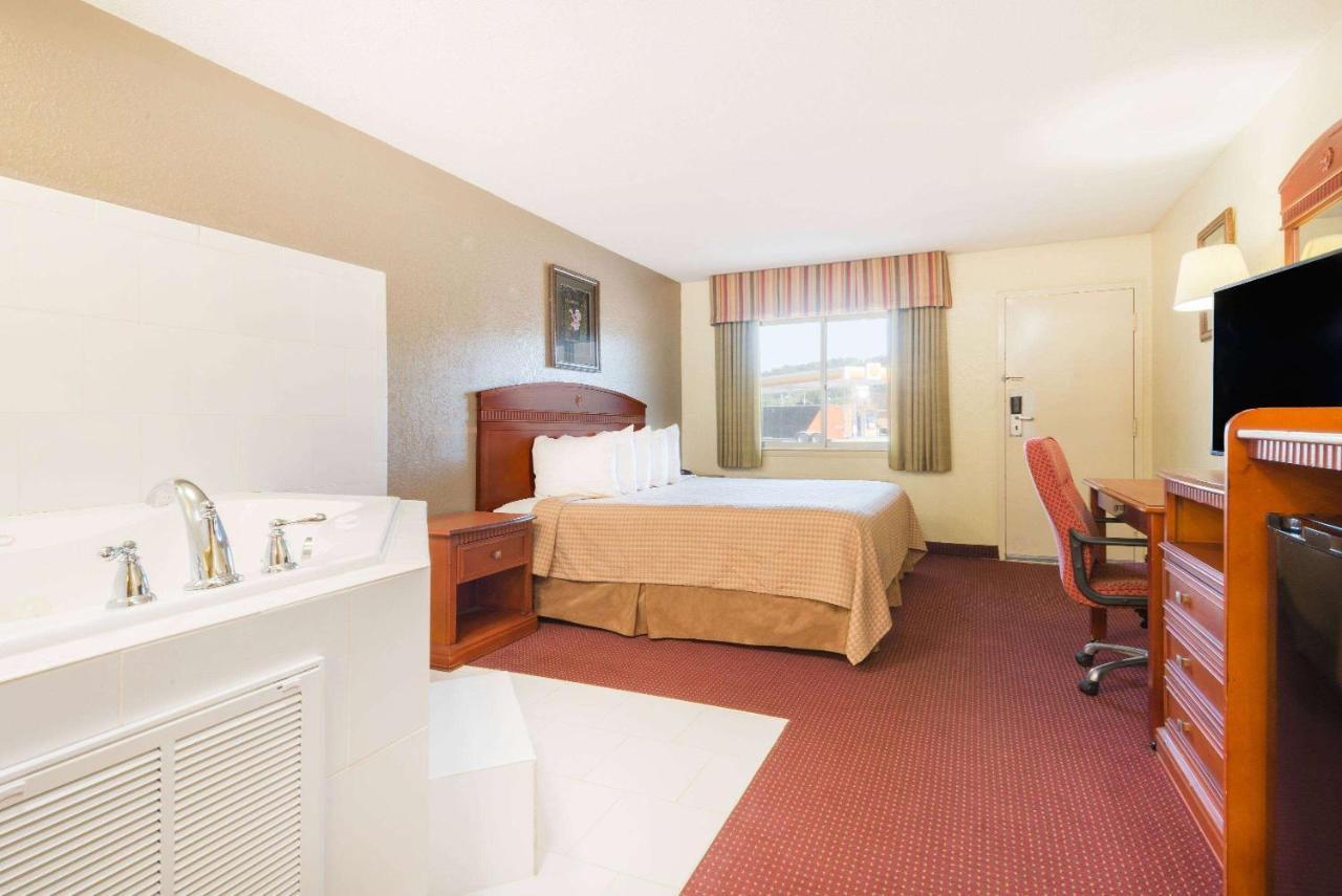 Days By Wyndham Motel